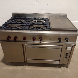4-burner gas stove with plancha and oven